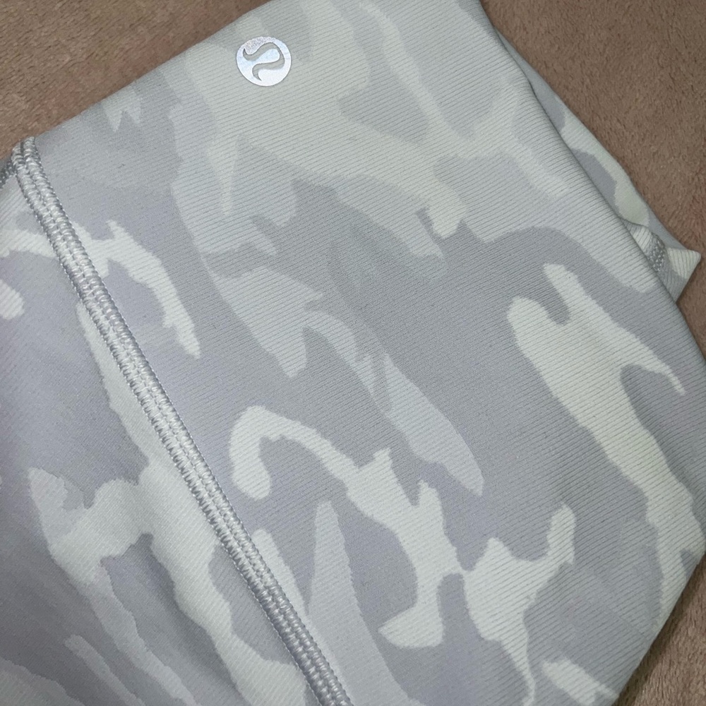white camo wunder under high rise tight 28"
*luxtreme